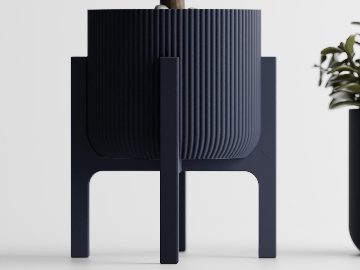 Elevated Plant Pot – Four-Legged Design