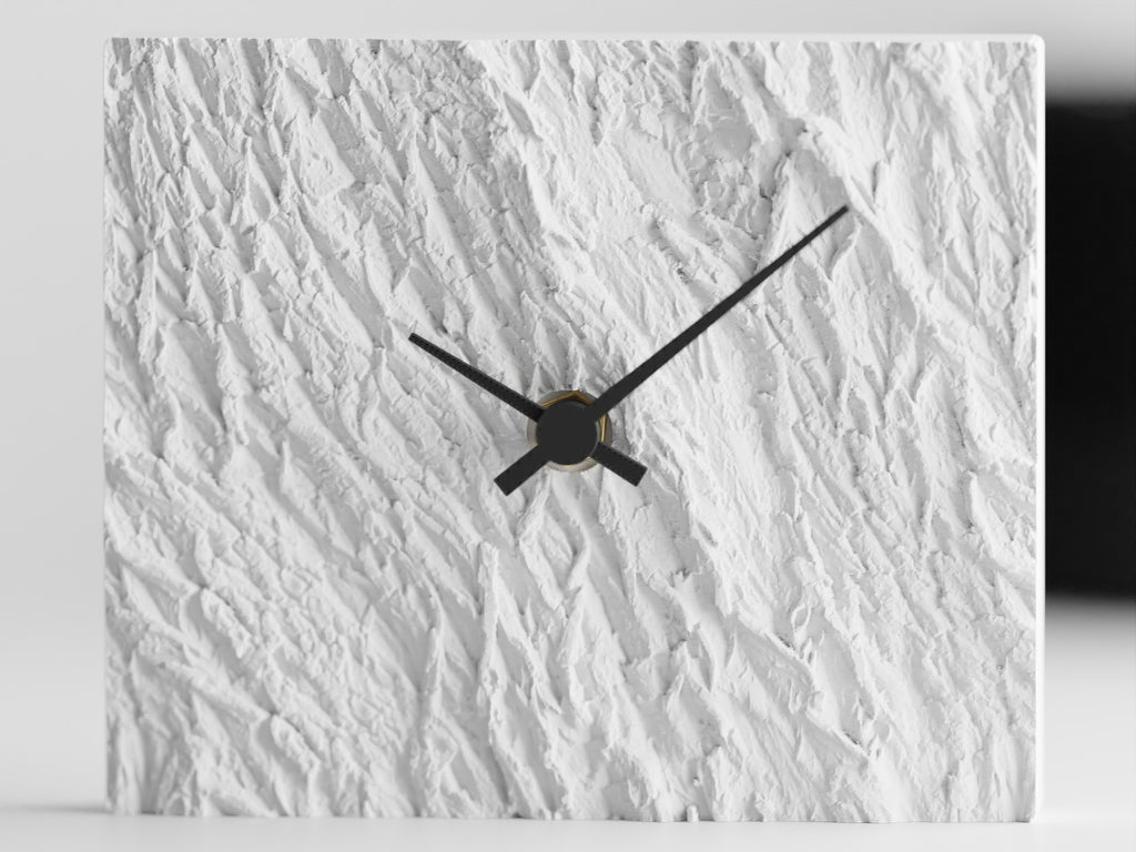 Wood Effect Wall Clock – Quiet Timekeeping