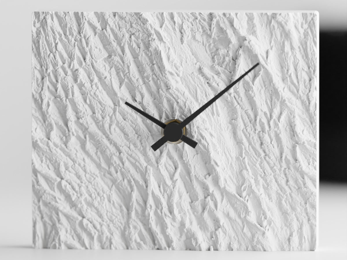 Wood Effect Wall Clock – Quiet Timekeeping