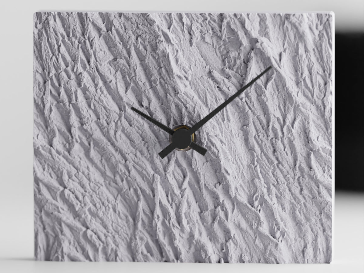 Wood Effect Wall Clock – Quiet Timekeeping