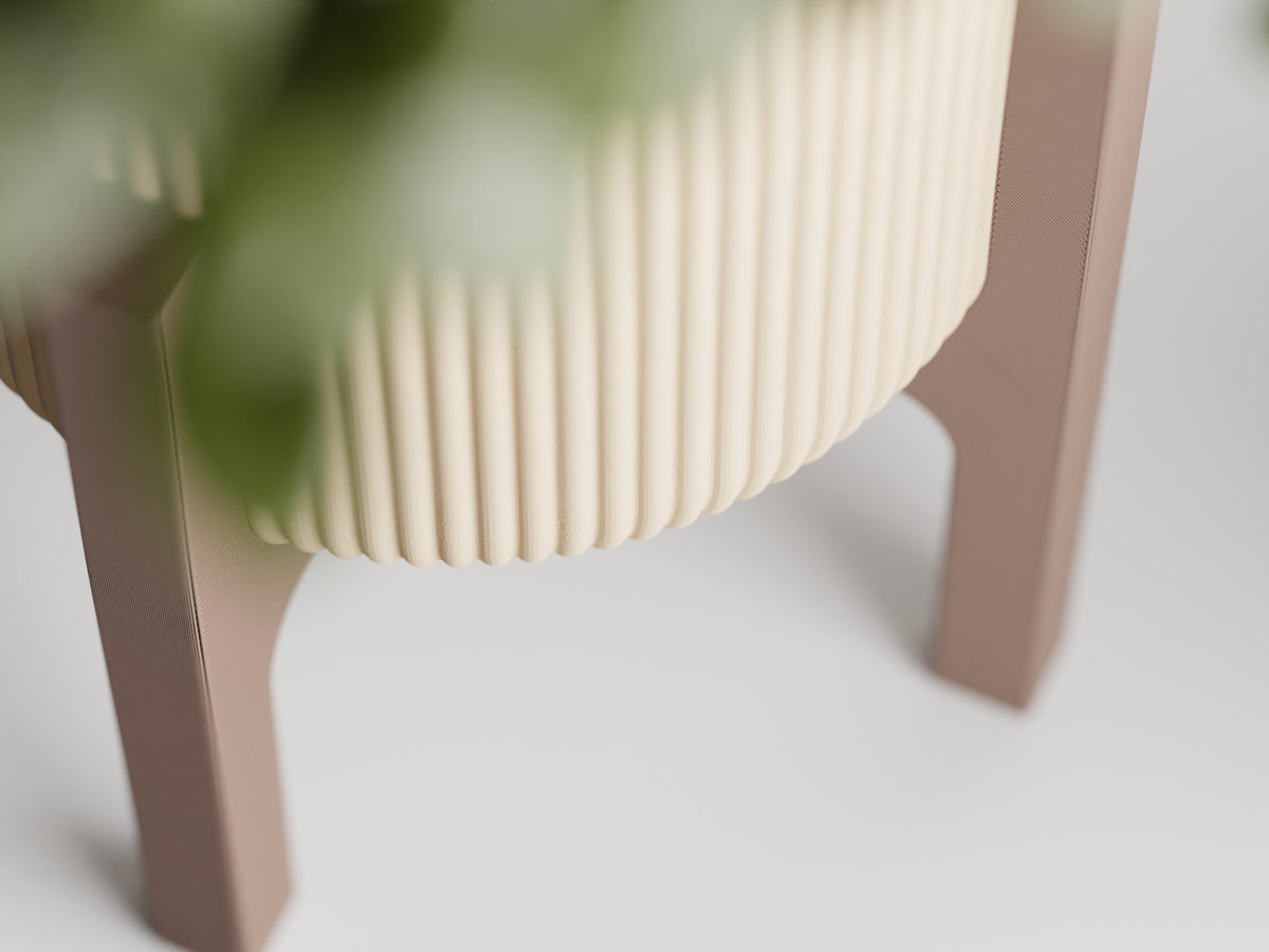 Elevated Plant Pot – Four-Legged Design