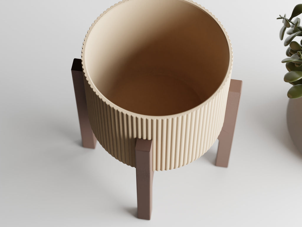 Elevated Plant Pot – Four-Legged Design