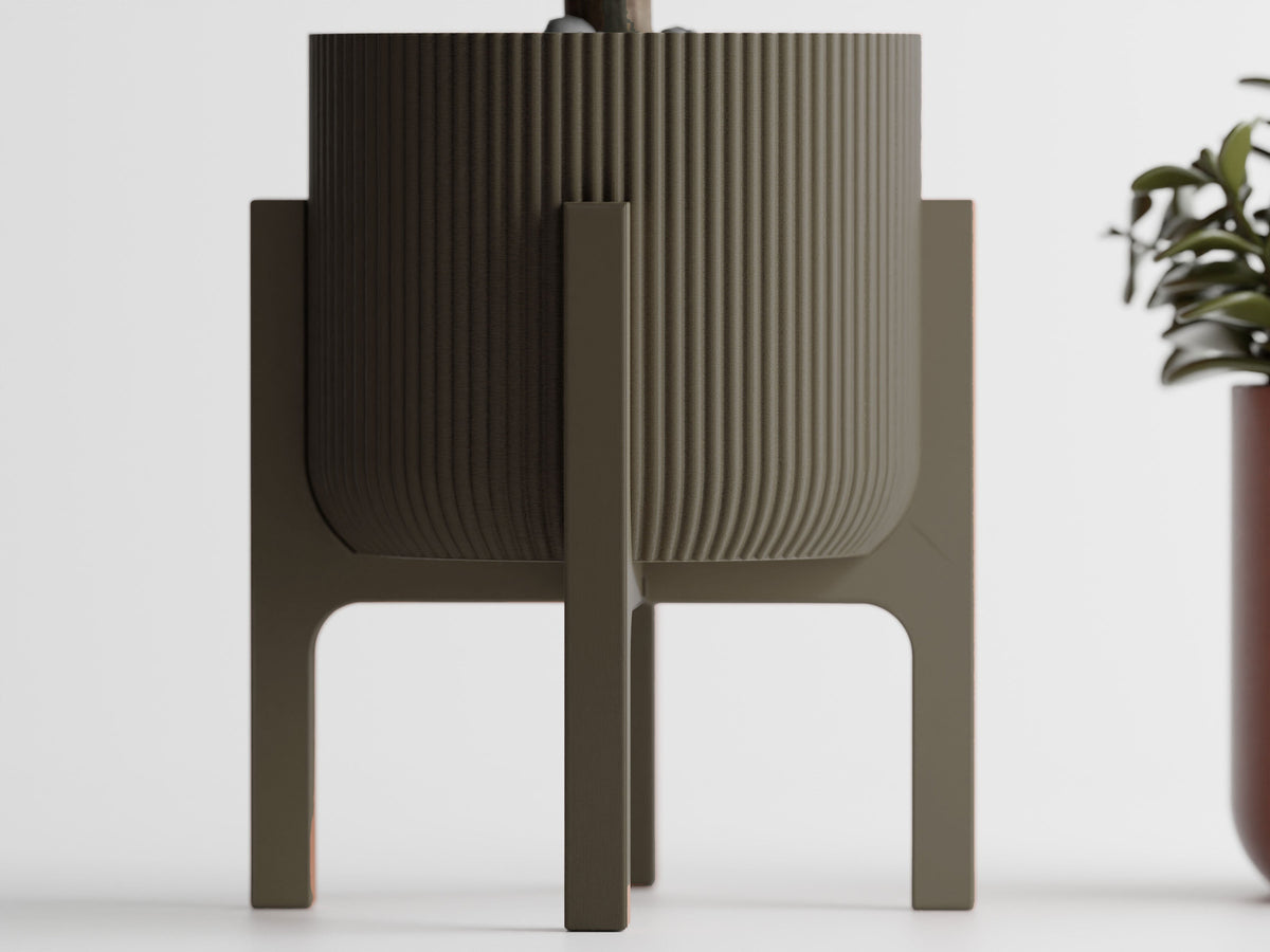 Elevated Plant Pot – Four-Legged Design